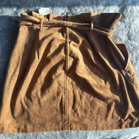 Abercrombie & Fitch Women's Vegan Suede Belted Mini Skirt - Picture 3 of 3
